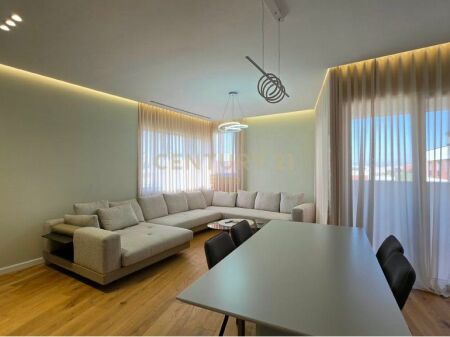APARTAMENT 2+1 ME QIRA NË KOMPLEKSIN “GREEN VALLEY”, LIQENI I THATË, TIRANË
