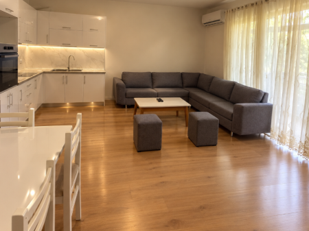 JEPET APARTAMENT ME QERA 2+1 "YZBERISHT, TEK NELA 6" 55.000 LEKE