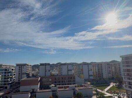 Shitet Apartament 2+1+2 me pamje nga Parku tek Univers City