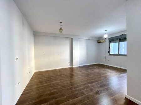 Apartament 2+1 bosh per zyre, rruga kavajes