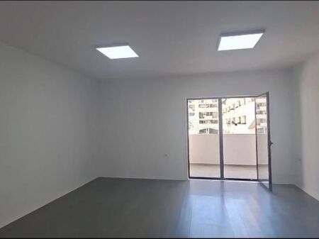 Rent | Ambient biznesi 1 + 1 | Rruga 5 Maji | 400 €/month