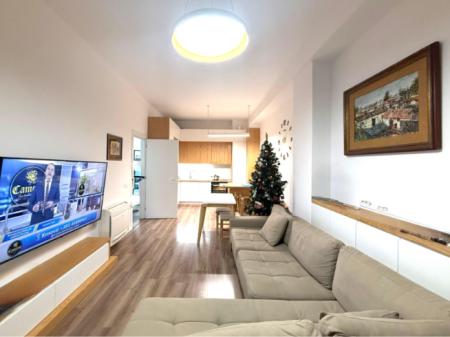 SHITET APARTAMENT 2+1+2 ME POST PARKIMI | PAZARI I RI