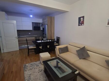 Shitet Apartament 2+1  te Golden Park te AMERIKAN 3