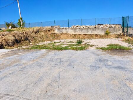 Terreno in vendita nella zona di Sauk Vecchio, sul bordo della strada principale per Teg ID 5296