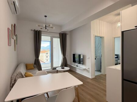🏡 **JEPET ME QIRA APARTAMENT 1+1 – ALI DEMI**