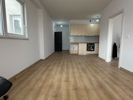 Apartament 1+1 per qira tek Farmacia 10