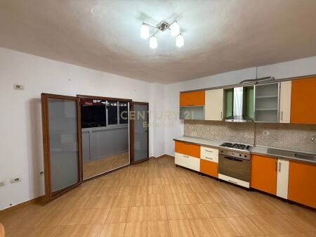 Apartament 1+1 per shitje tek 5-Maji