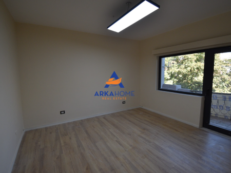 OFFICE / BUSINESS SPACE FOR RENT 80M2 "BLLOK" 90,000 LEKE