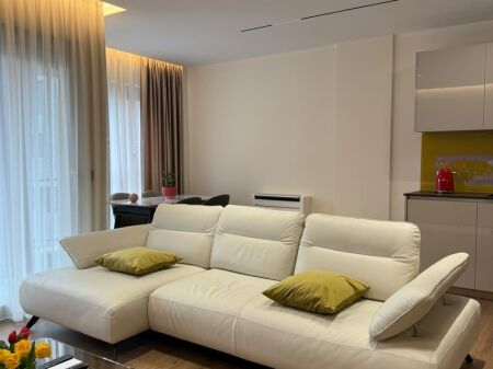 Apartament luksoz te Shkolla e Kuqe per shitje