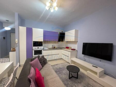 Qera, Apartament 1+1, Komuna e Parisit, Tiranë 700 €    65,000 Lekë