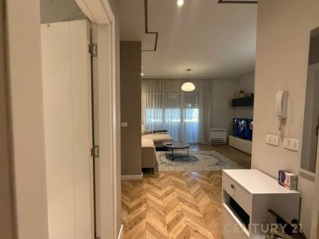 APARTAMENT MODERN 1+1+POST PARKIMI ME QIRA,TEK KOMUNA E PARISIT