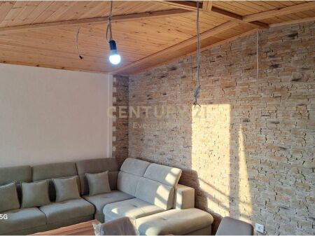 JEPET ME QIRA APARTAMENT DUPLEKS – SHKOZË