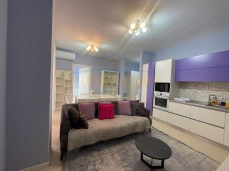 Qera, Apartament 1+1, Komuna e Parisit, Tiranë
