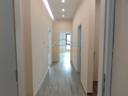 VENDESI APPARTAMENTO 2+1+2 – COMPLESSO SQUARE 21, VIA KAVAJËS, TIRANA