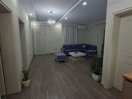 Casa in villa 2+1 in affitto - Bërzhitë
