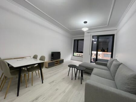 Apartament 2+1 per qira ne Rrugen 5-Maji.