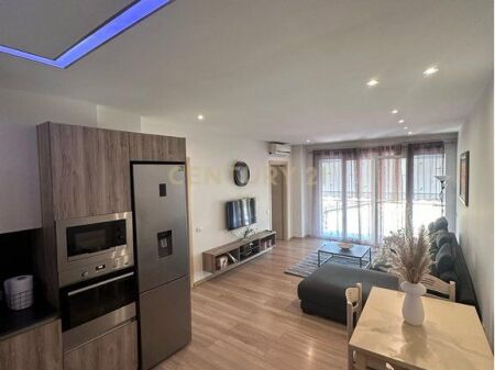 Jepet me Qira Apartament 2+1 – Ring Center, Zogu i Zi, Tiranë