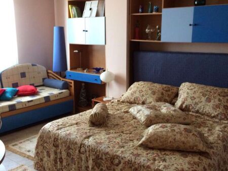 Near Flora café, a 1+1 apartment is for rent!