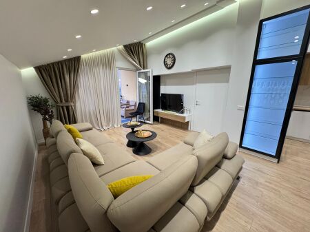 APARTAMENT 2+1 PER QIRA !!