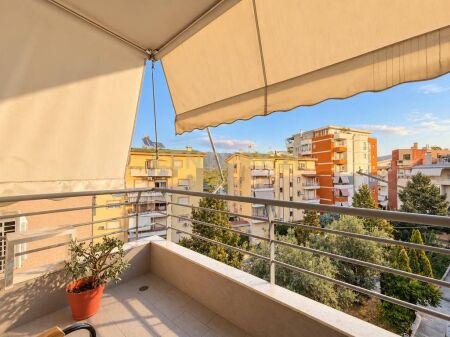 Duplex 2+1+2 con camino nel complesso Ferrari, Lago Secco