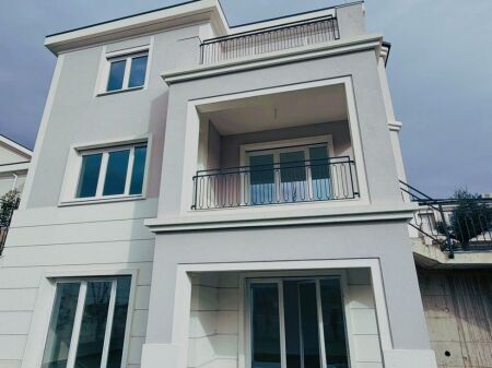 🏡 3-Story Villa for Sale – Collina Verde, near TEG