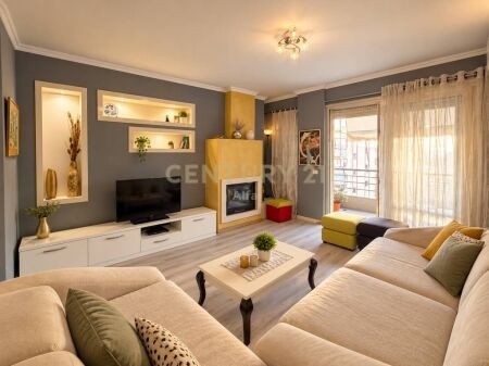 Duplex 2+1+2 con camino nel complesso Ferrari, Lago Secco