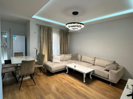 Apartament me qera 2+1+2