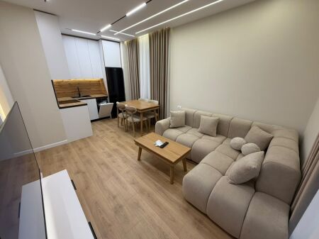  Shitet apartament 2+1   Rruga 5 Maji, Tiranë  Çmimi: 155 milion lek