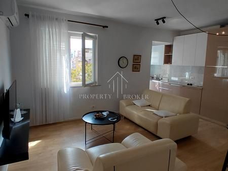 Jepet me qera apartament 1+1 tek rruga Elbasanit