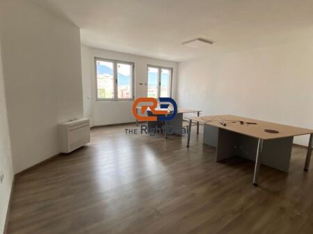 Tek Turdiu Center, Jepet Me Qira Zyre Me Nje Lokacion Fantastik!