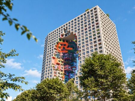 Tek "Tirana Boulevard", Shitet Apartament 3+1+2 Me Pamje Nga Bulevardi I Ri !!!