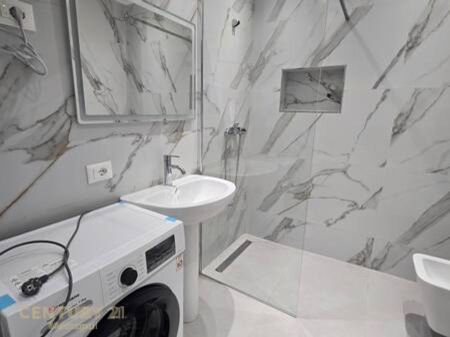 Appartamento 2+1 in Affitto sul Nuovo Boulevard, Tirana - 70.000 lekë | 85 m²