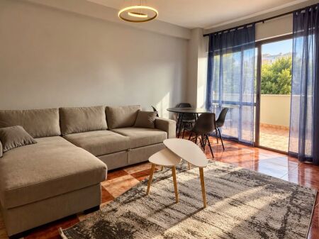 Jepet me Qira Apartament 1+1 tek Shkolla e Baletit