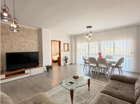 Apartament 3+1+2 Tualete + 2 Ballkone Me Qira në Qender te Durrësit - 1100€ | 150 m²