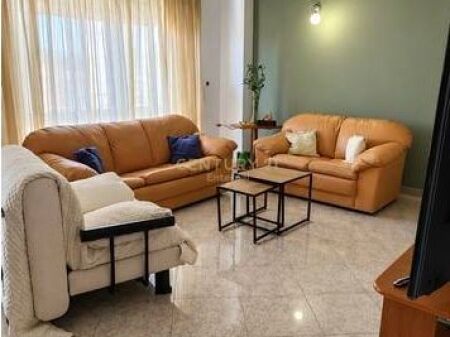 Qender - Jepet Me Qera 1+1 Premium Prane Toptanit  Jepet Me Qera Apartament 1+1 Ne Qender Prane Toptanit Apartmenti organizohet ne nje sallon te bollshem, nje hapesire gatimi, nje dhome gjumi te bollshme dhe nje ballkon me pamje te lire nga Toptani Kati 9 (jo i fundit) Location premium