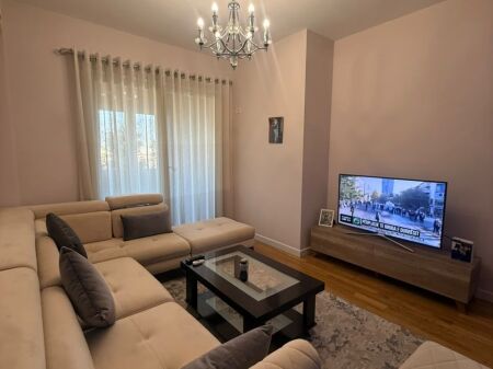 Shitet apartament 2+1+2 tek Rezidenca Golden Park , Rruga e Kavajes .