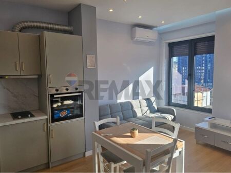 Apartament - Për Qira - Rruga Karl Gega