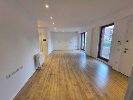Qera, Apartament 2+1+2 për Zyra + Post Parkim, Rruga e Kavajës