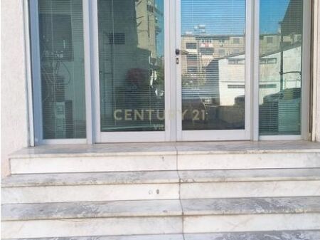 Dyqan 20 m2 për Shitje në Durrës, Lagjia Nr.16, !!!