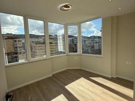 1+1 apartment for sale, Paris Commune!