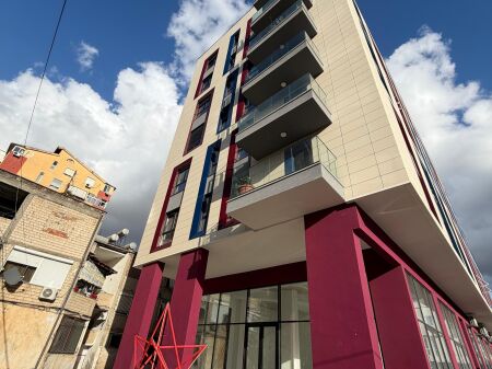 VENDESI APPARTAMENTO 2+1+2 COMUNE DI PARIGI