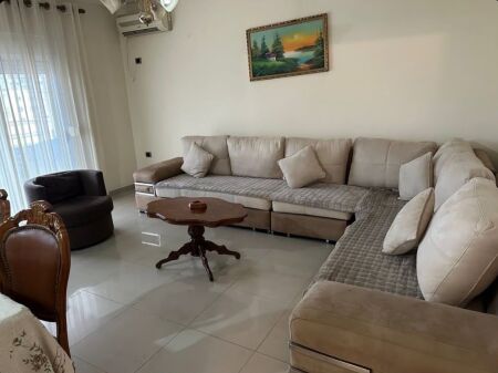 Qera | Apartament 2 + 1 | Rruga e Kavajes – prane Globe| 500 €/muaj