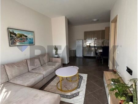  APARTAMENT 1+1 ME QIRA – QENDËR, VLORË!