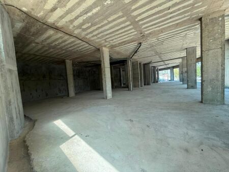Business premises for rent at the Artificial Lake .  