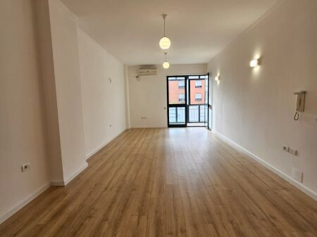 Appartamento 1+1 in vendita, Via Kavaja, Di fronte a Delijorgji !
