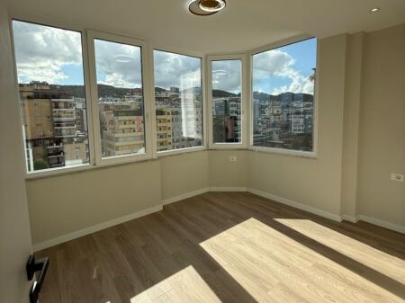 1+1 apartment for sale, Paris Commune!