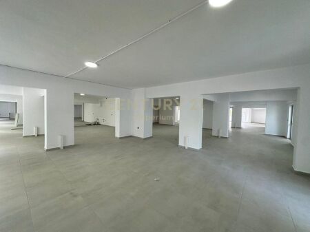BARGAIN! 950 m² Business Premises for Sale – Renovated Open Space