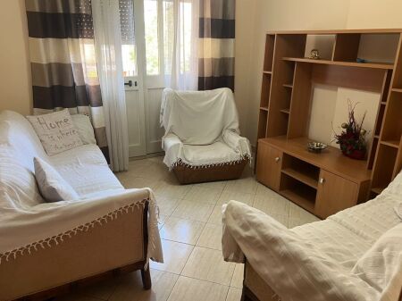 Jepet apartament 1+1+Kuzhine e Vecuar me qira tek Rruga e Kavajes, Rruga Ylbere Bylykbashi .