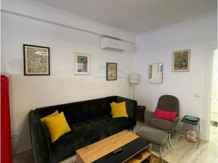 Qera, Apartament 1+1+Post Parkimi, Blloku, Tiranë.