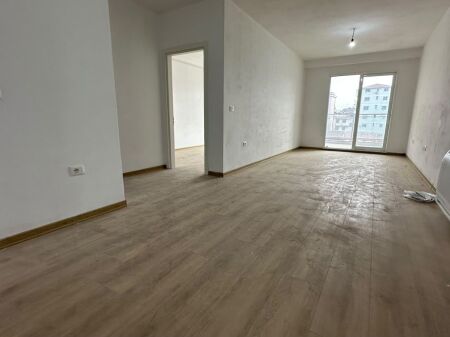 Apartament 1+1 per qira tek Farmacia 10